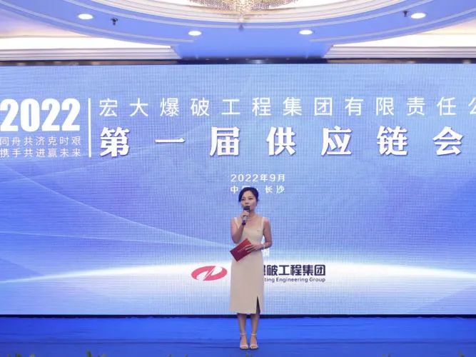 【奮楫爭(zhēng)先】秀肩挑重?fù)?dān)，慧心聚合力——優(yōu)秀員工楊珊